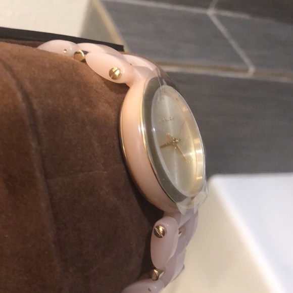 Michael Kors Watch in Salmon Pink - Picture 2 of 4